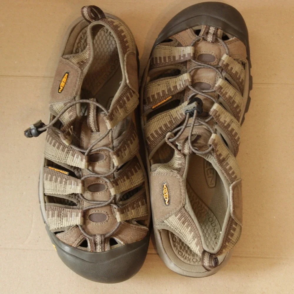KEEN Newport H2 Hybrid Sandals Mens Sz 10.5 Brown Hiking Outdoors Waterproof